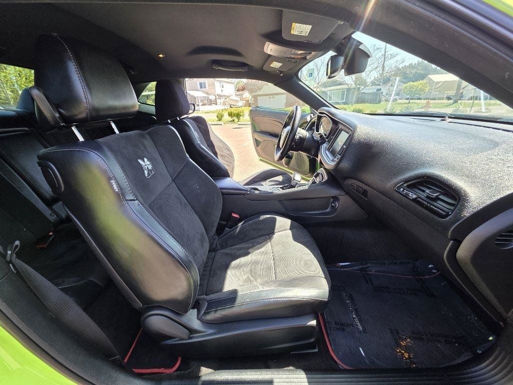 Used 2015 Dodge Challenger R/T Scat Pack w/ Leather Interior Group RWD image 16