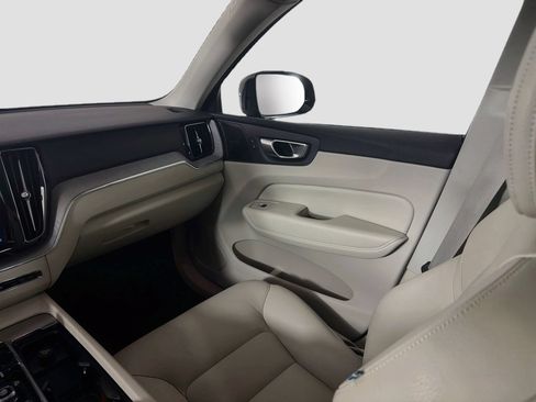 Certified 2024 Volvo XC60 B5 Plus AWD/4WD image 25
