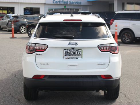 Used 2024 Jeep Compass Latitude AWD/4WD image 6