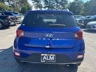 New 2026 Hyundai Venue SEL video 4