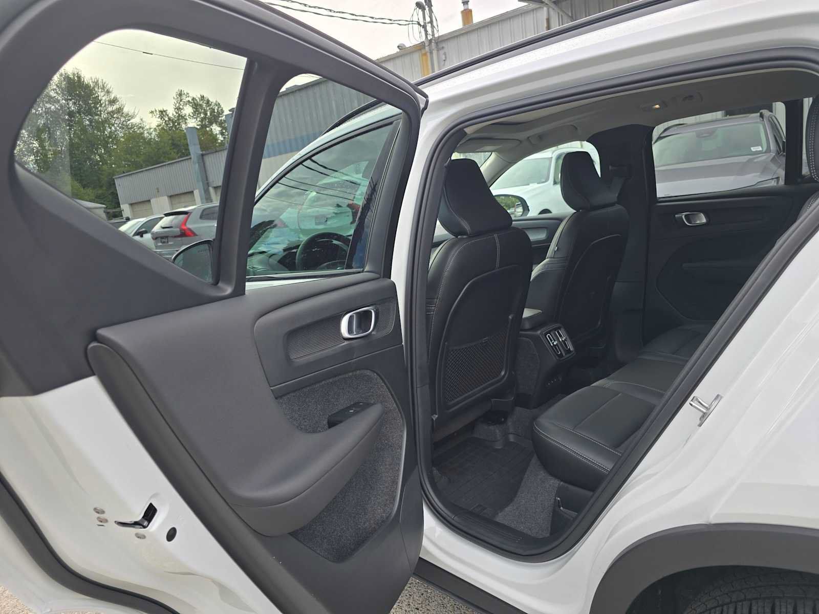 Used 2026 Volvo XC40 B5 Ultra w/ Climate Package AWD/4WD image 16