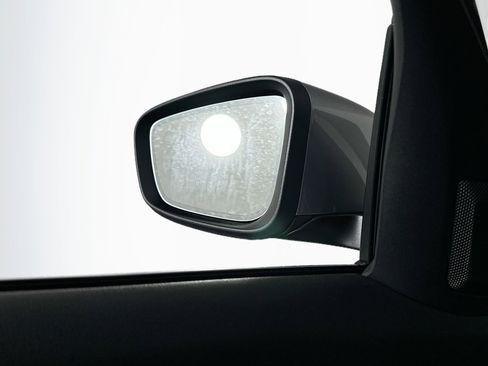 Used 2025 BMW 330i xDrive Sedan w/ Convenience Package image 16