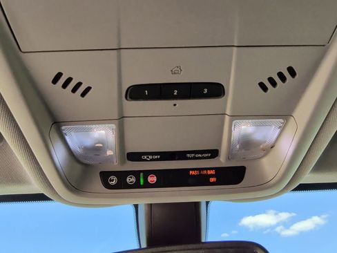 Used 2019 Chevrolet Equinox Premier image 21