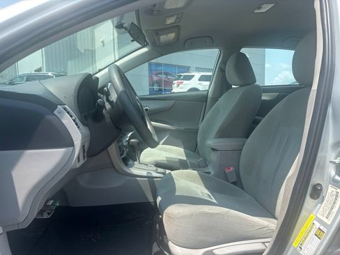 Used 2013 Toyota Corolla LE FWD image 30