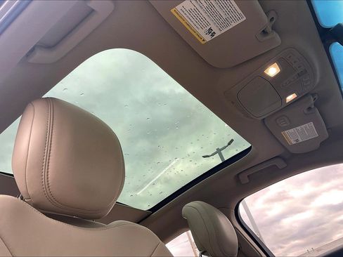 Used 2018 Lincoln Continental Select image 27