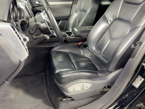 Used 2018 Porsche Cayenne GTS image 5