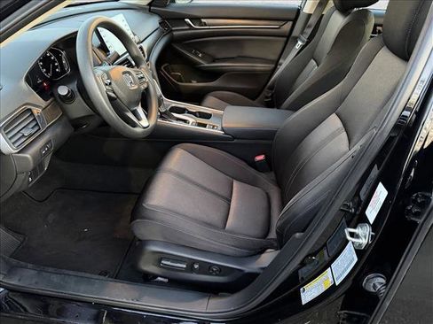 Used 2018 Honda Accord EX image 11