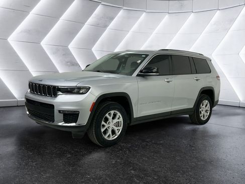 Used 2023 Jeep Grand Cherokee L Limited w/ Trailer Tow Group (B) AWD/4WD image 3