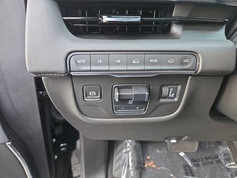 Certified 2024 Cadillac Escalade Sport Platinum w/ LPO, ONYX Package AWD/4WD image 18