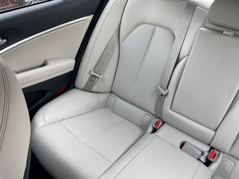 Used 2025 Genesis G70 2.5T image 39