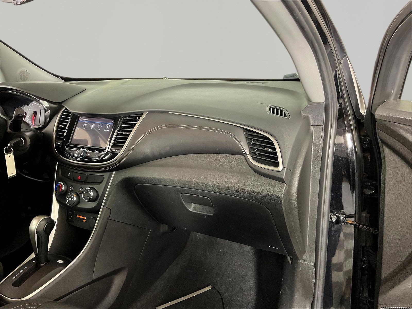 Used 2018 Chevrolet Trax LT FWD image 25