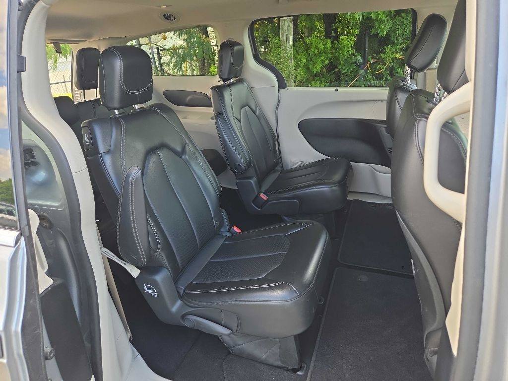 Used 2020 Chrysler Voyager Lxi FWD image 27