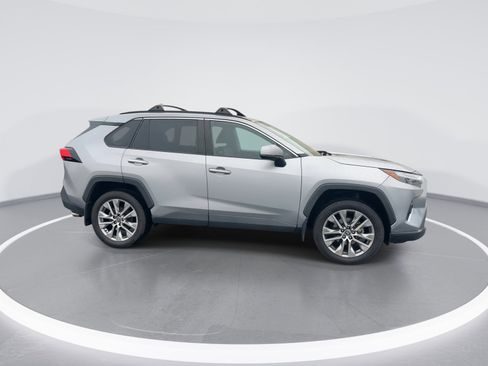 Used 2022 Toyota RAV4 Limited image 10