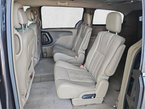 Used 2015 Chrysler Town & Country Touring-L w/ Driver Convenience Group FWD image 19