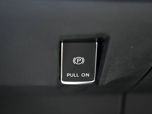 Used 2023 Nissan Ariya FWD image 33