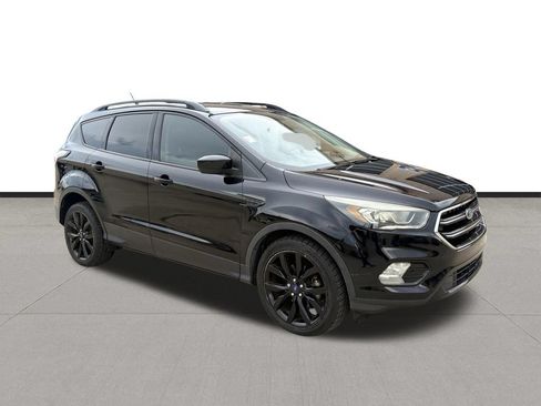Used 2018 Ford Escape SE w/ SE Sport Appearance Package FWD image 3