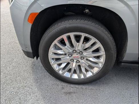 Used 2024 GMC Yukon XL Denali w/ Advanced Technology Package image 5