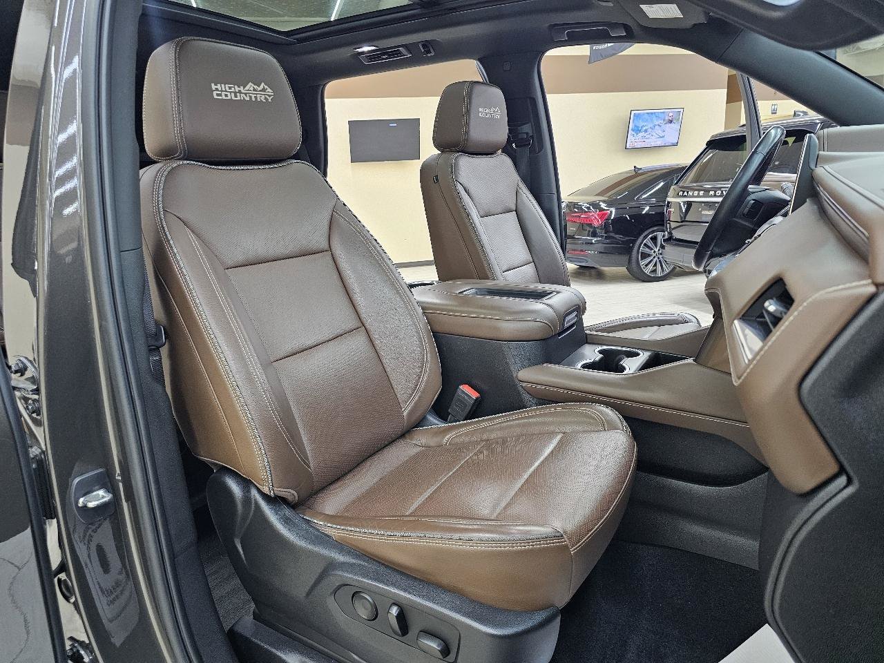 Used 2021 Chevrolet Tahoe High Country w/ Premium Package AWD/4WD image 21