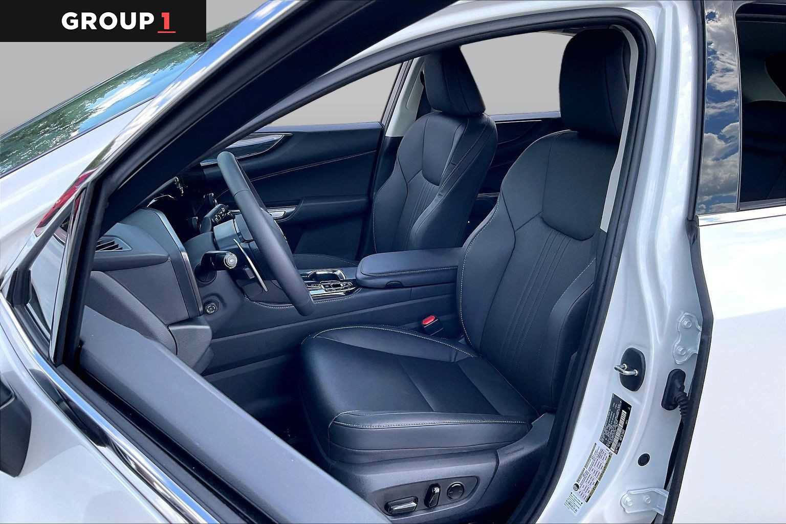 Used 2025 Lexus NX 250 FWD w/ Accessory Package (2T) image 7