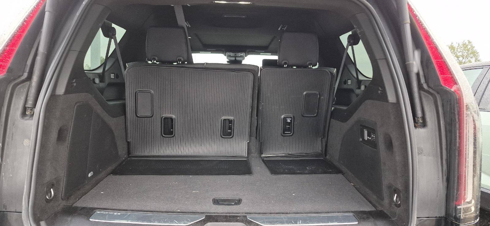 Used 2023 Cadillac Escalade ESV Premium Luxury w/ LPO, Floor Liner Package AWD/4WD image 5