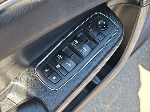 Used 2019 Chrysler 300 Limited w/ Safetytec Plus Group RWD image 12