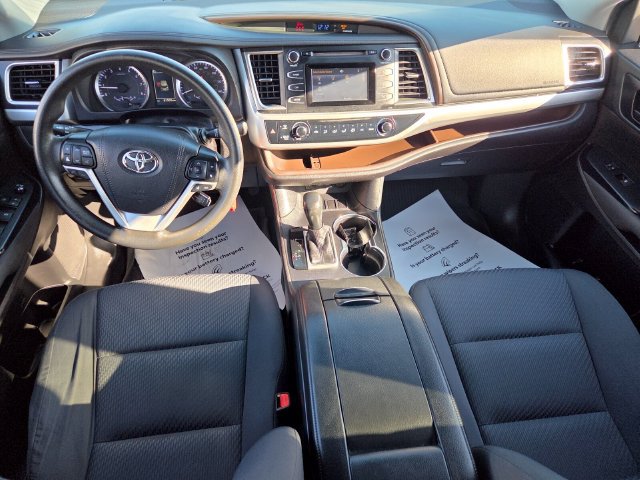 Used 2019 Toyota Highlander LE FWD image 10