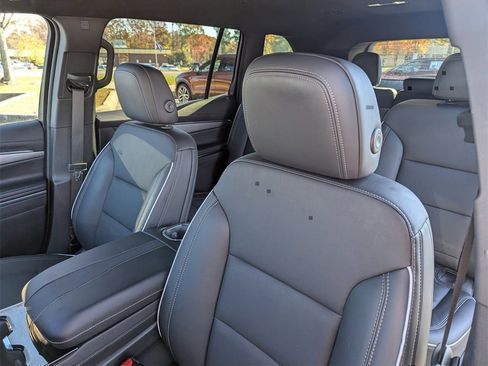 Used 2025 Buick Enclave Preferred image 14