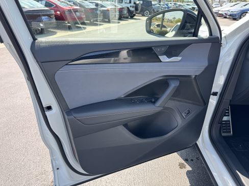 Used 2026 Volkswagen Tiguan SE R-Line FWD image 13