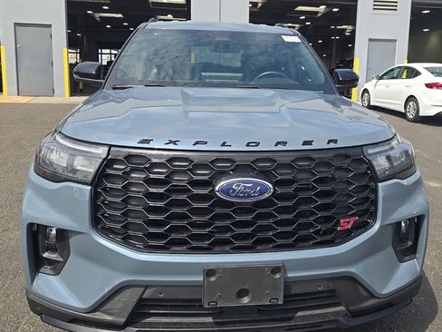 Used 2025 Ford Explorer ST AWD/4WD image 2
