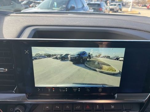 Used 2024 Chevrolet Silverado 1500 LTZ image 27