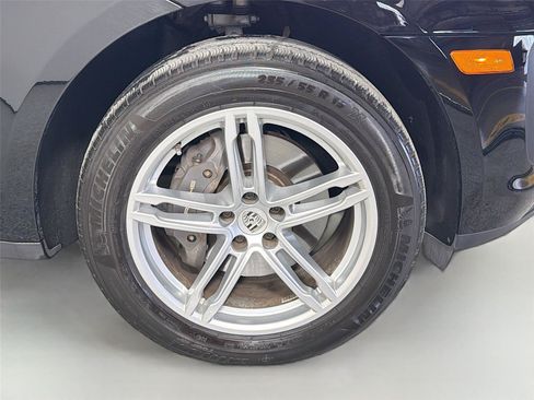 Certified 2025 Porsche Macan AWD/4WD image 14