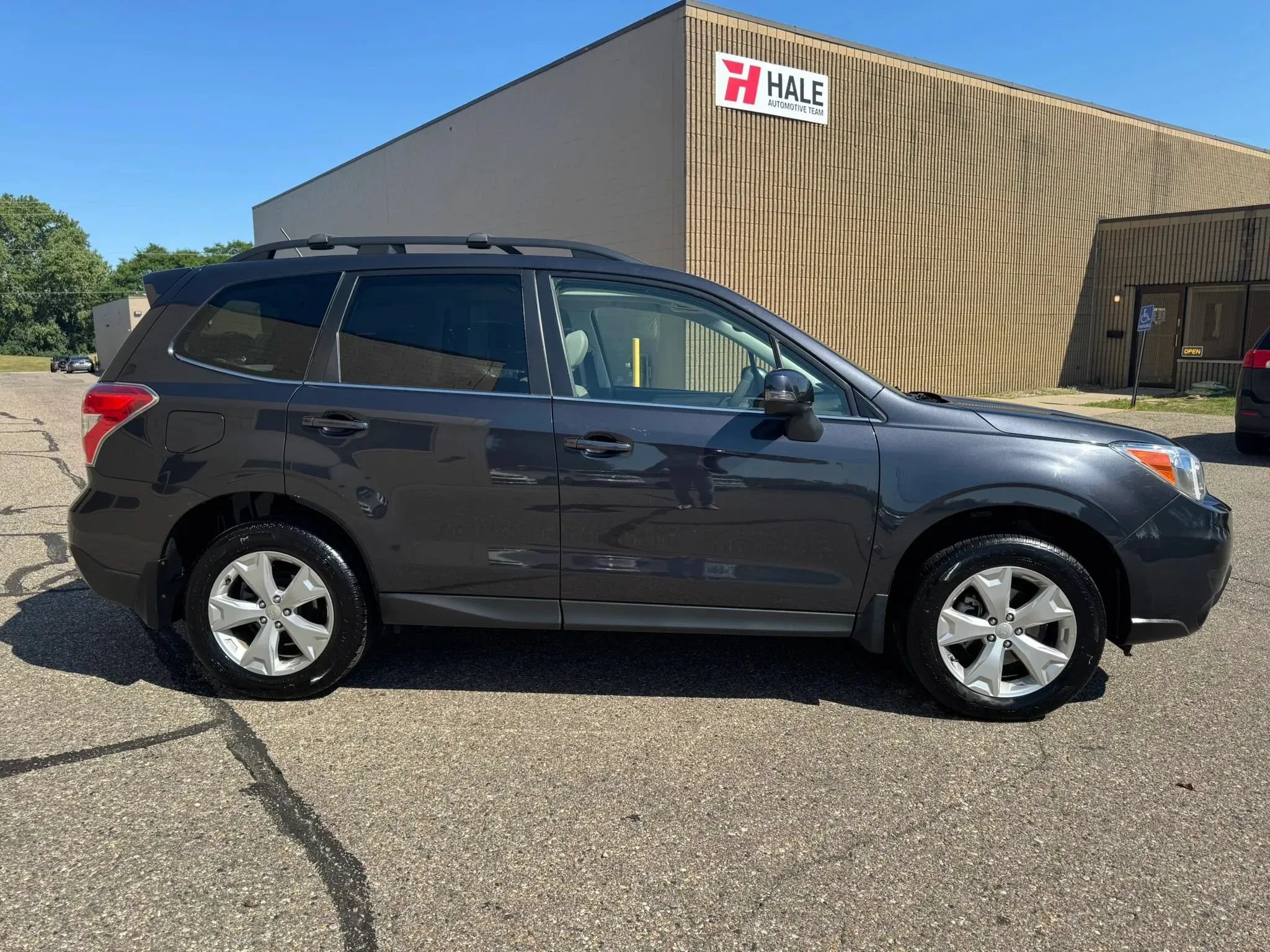 Used 2014 Subaru Forester 2.5i Touring AWD/4WD image 11