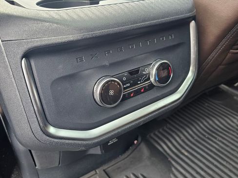 Used 2025 Ford Expedition King Ranch image 9