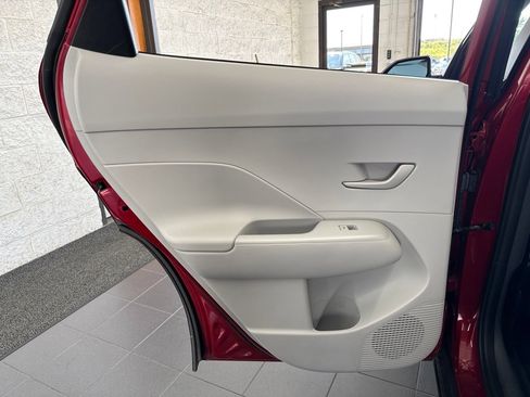 Used 2025 Hyundai Kona SEL AWD/4WD image 39