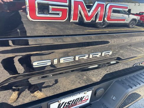 Used 2022 GMC Sierra 1500 AT4 w/ AT4 Premium Package AWD/4WD image 18