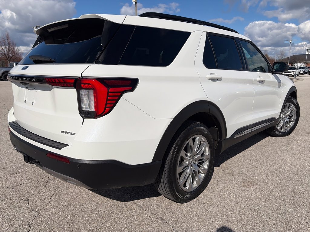 Used 2025 Ford Explorer Active w/ Active Comfort Package AWD/4WD image 7