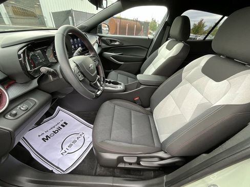 Used 2024 Chevrolet Trax RS w/ Driver Confidence Package image 29