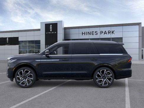 New 2026 Lincoln Navigator Reserve AWD/4WD image 3