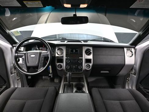 Used 2017 Ford Expedition XLT image 24