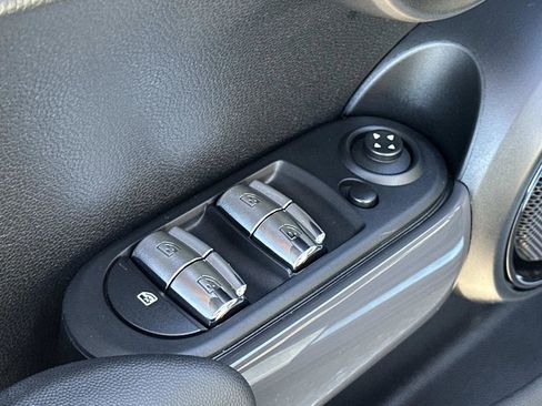 Used 2021 MINI Cooper 4-Door Hardtop image 23