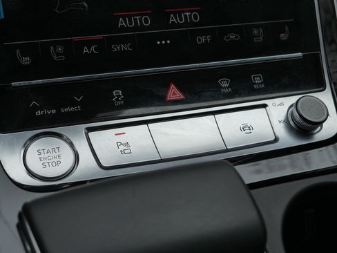 Used 2019 Audi Q8 Prestige image 17