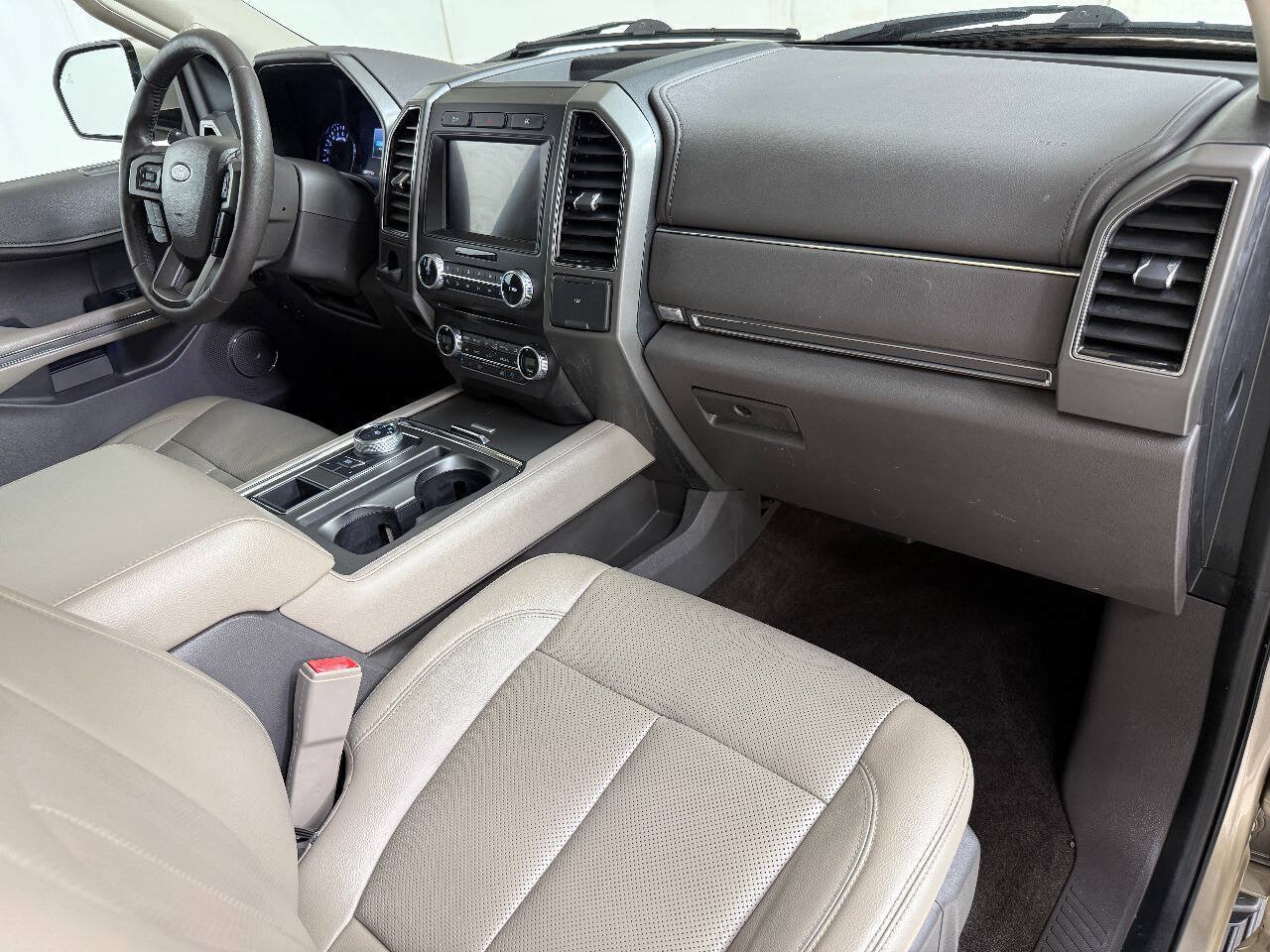 Used 2018 Ford Expedition XLT w/ Equipment Group 202A RWD image 38