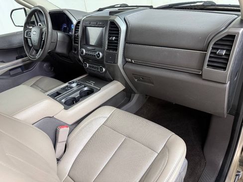 Used 2018 Ford Expedition XLT w/ Equipment Group 202A RWD image 38