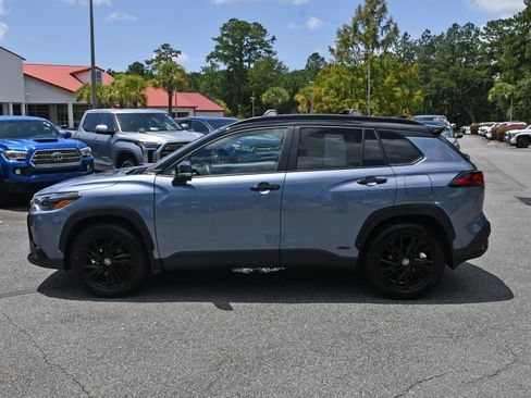 Used 2024 Toyota Corolla Cross AWD Hybrid w/ Moonroof Package image 2