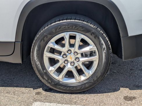 Used 2023 Chevrolet Traverse LS FWD image 9