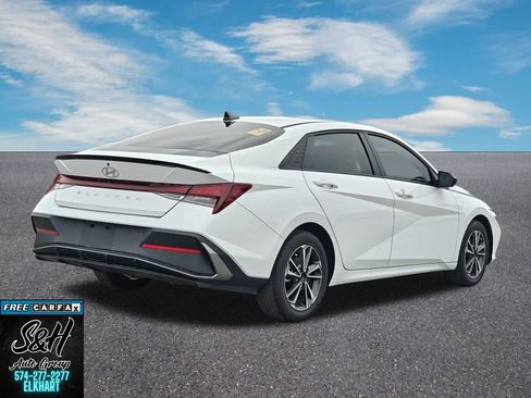 Used 2025 Hyundai Elantra Sport FWD image 17