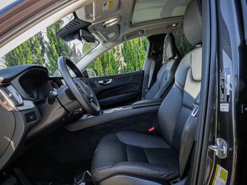 Used 2025 Volvo XC60 B5 Plus image 16