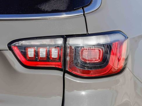 Used 2024 Jeep Compass Limited image 10