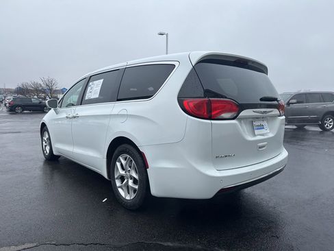 Used 2018 Chrysler Pacifica Touring Plus w/ Tire & Wheel Group image 5
