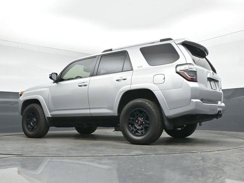 Used 2021 Toyota 4Runner SR5 Premium w/ Moonroof Package AWD/4WD image 15